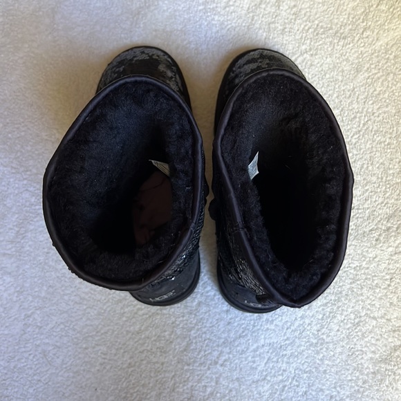 UGG Classic Short Sequin Boot - Picture 11 of 16